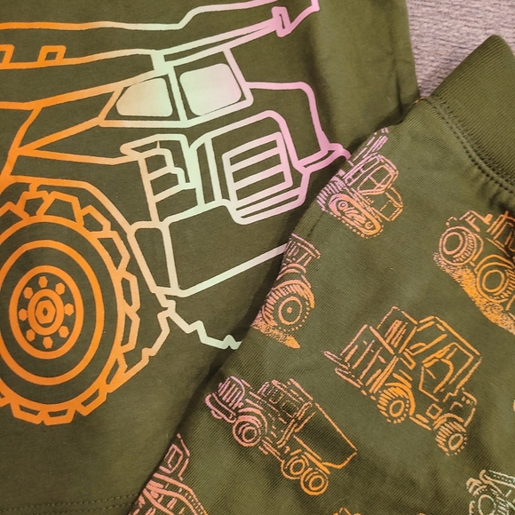 NWT - 12-18m Boys Gap Truck Outfit - Picture 2 of 3